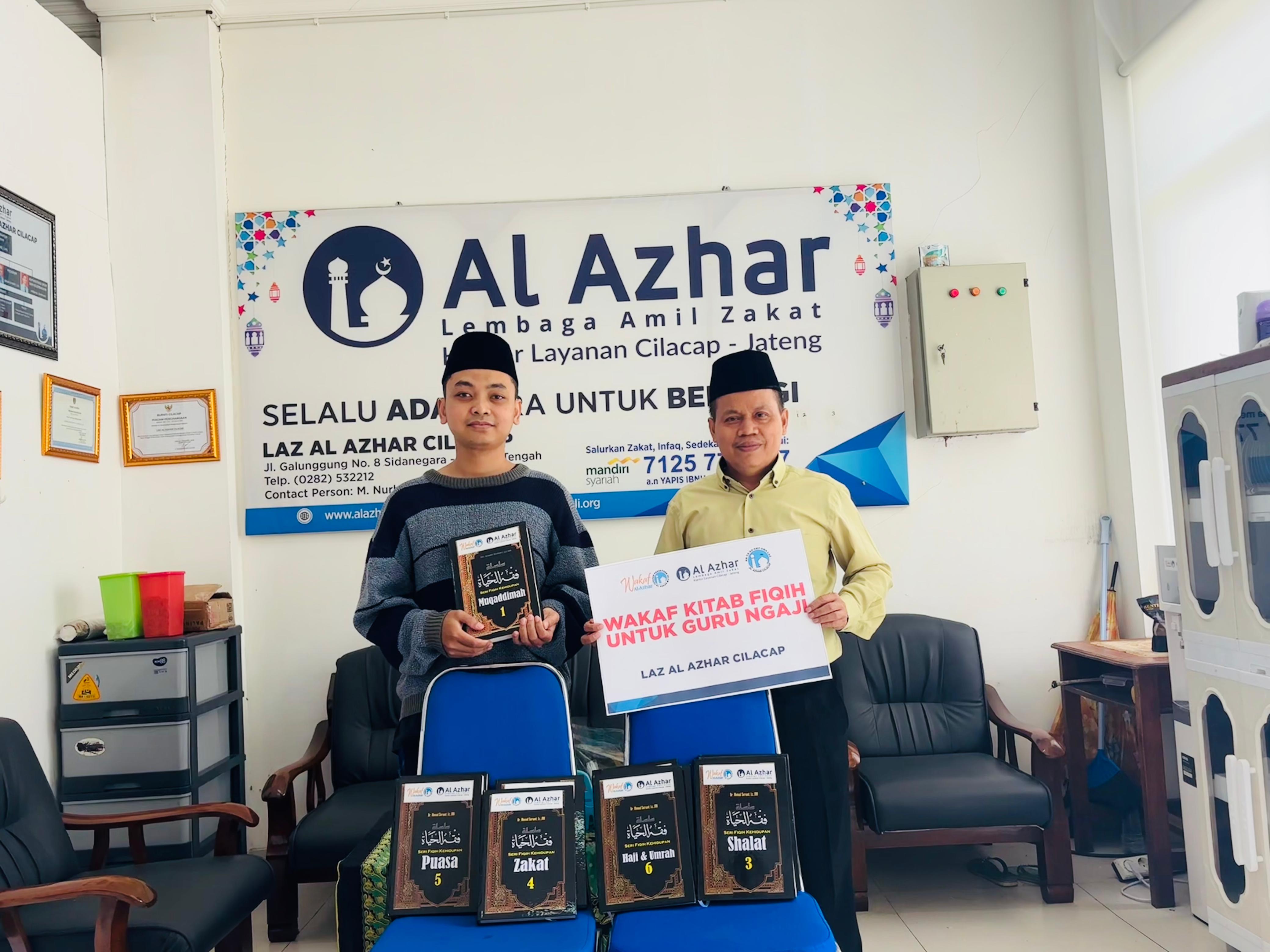 Wakaf Kitab Fiqih untuk Guru Ngaji