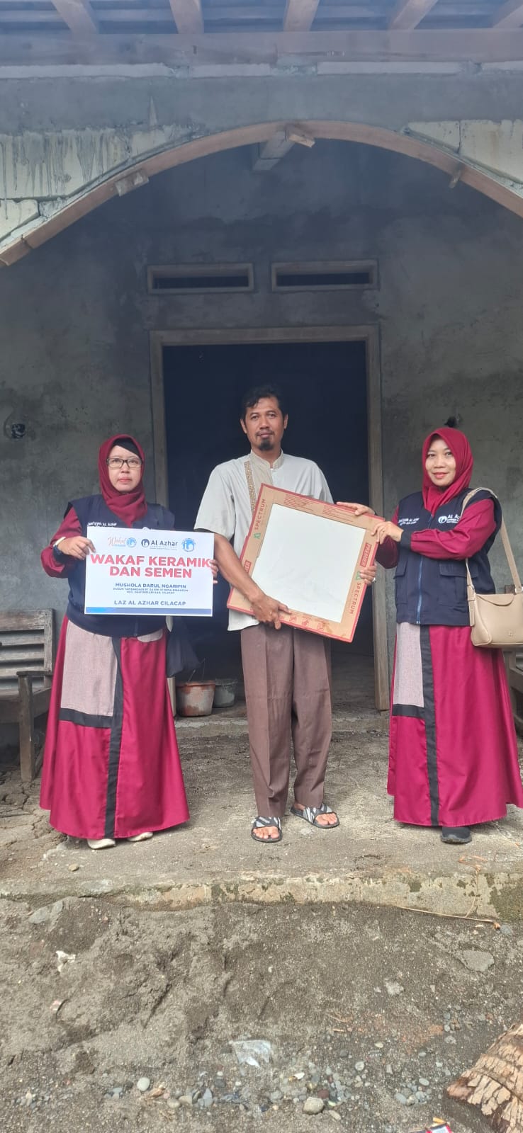 Wakaf Keramik, Pasir dan Semen